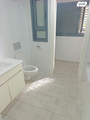 דירה, יעקב תמרי, חצרות המושבה, רחובות