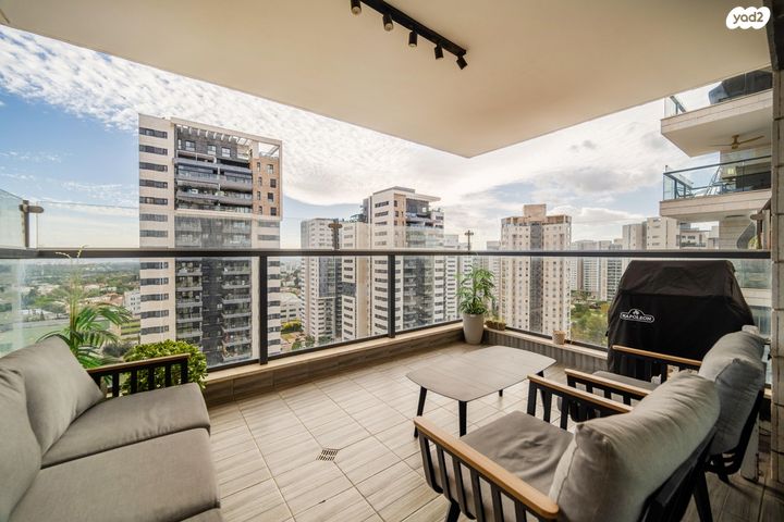 דירה, דרך העמק, מתחם מרכזי, גני תקווה