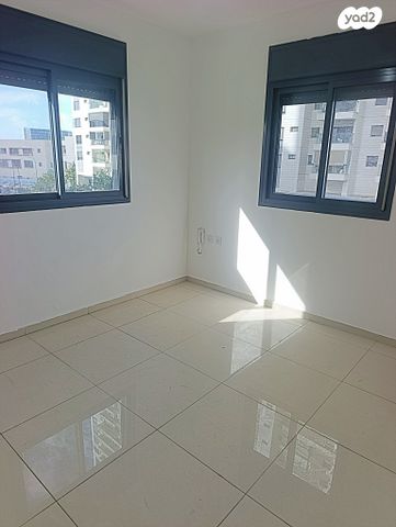 דירה, יעקב תמרי, חצרות המושבה, רחובות