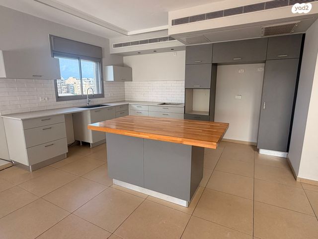 דופלקס, האחים טרבס 18, ד' / מערב מרכז העיר, רחובות