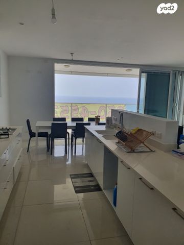 גג/ פנטהאוז, דוד המלך 8, צפון מערב מרכז העיר, נתניה