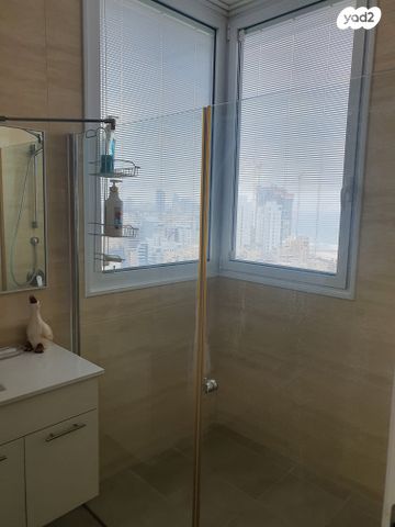 גג/ פנטהאוז, דוד המלך 8, צפון מערב מרכז העיר, נתניה