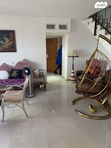 גג/ פנטהאוז, שדרות הרברט ליהמן, קרית ים ב', קרית ים