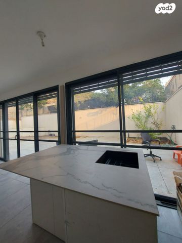 דירת גן, ולנסיה 23, עג'מי, גבעת העליה, תל אביב יפו