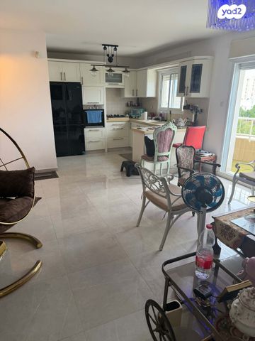 גג/ פנטהאוז, שדרות הרברט ליהמן, קרית ים ב', קרית ים