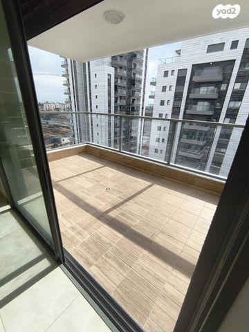 דירה, לאה גולדברג, תלמי מנשה, באר יעקב