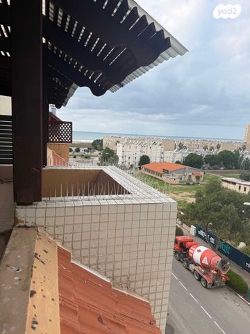 גג/ פנטהאוז, שדרות הרברט ליהמן, קרית ים ב', קרית ים