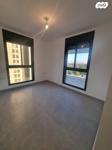 דירה, יונה וולך 7, גרין פארק החדשה, הוד השרון