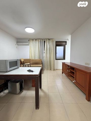 גיורא יוספטל 32