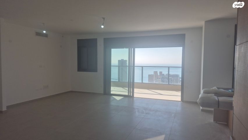 דירה, אמנון ליפקין שחק, נוף הטיילת, נתניה