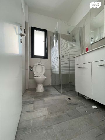 דירה, הרב אברהם זקן, מורדות ארנונה, ירושלים