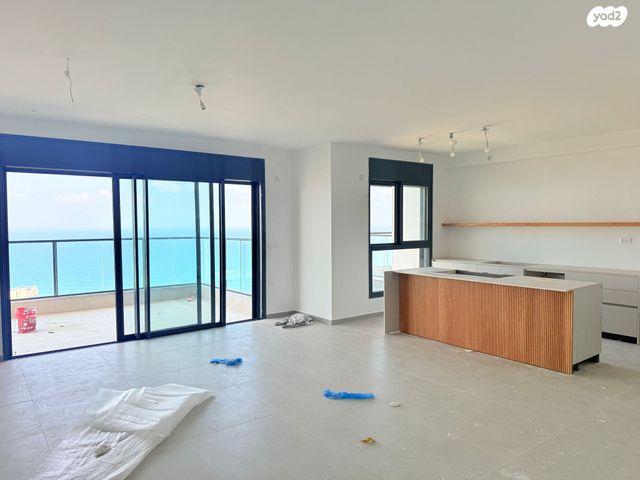 אמנון ליפקין שחק 