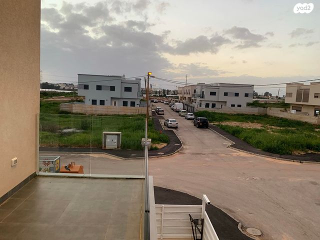 דירה, שבט יהודה, קדימה צורן