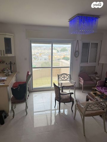 גג/ פנטהאוז, שדרות הרברט ליהמן, קרית ים ב', קרית ים