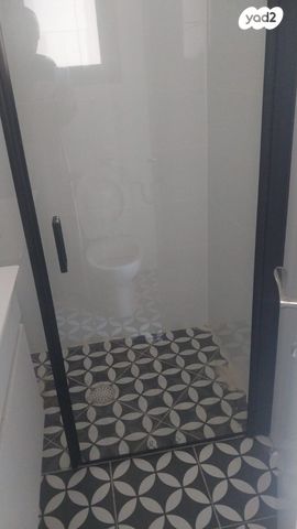 דירה, לאה גולדברג, תלמי מנשה, באר יעקב