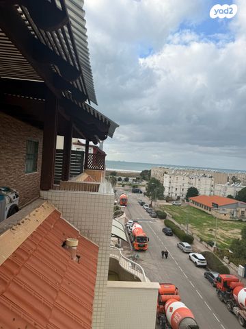 גג/ פנטהאוז, שדרות הרברט ליהמן, קרית ים ב', קרית ים