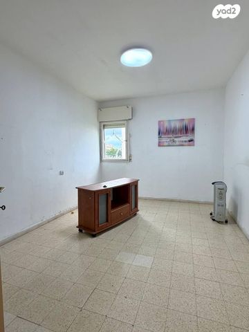 דירה, לוחמי הגטאות 4, צור שלום, קרית ביאליק