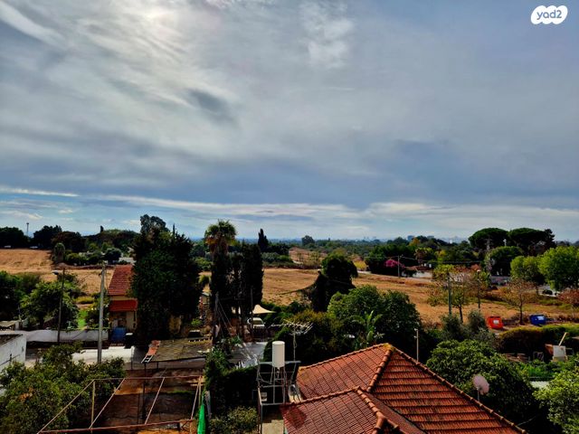 דו משפחתי, הוד השרון