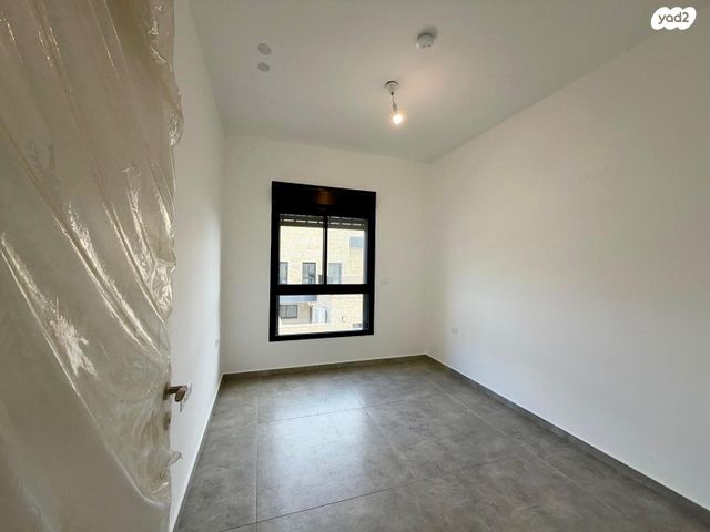 גג/ פנטהאוז, יצחק ארנסט נבנצל, מורדות ארנונה, ירושלים