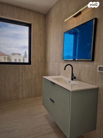 דו משפחתי, הוד השרון