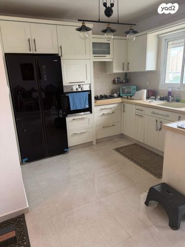 גג/ פנטהאוז, שדרות הרברט ליהמן, קרית ים ב', קרית ים