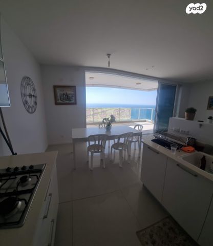 גג/ פנטהאוז, דוד המלך 8, צפון מערב מרכז העיר, נתניה