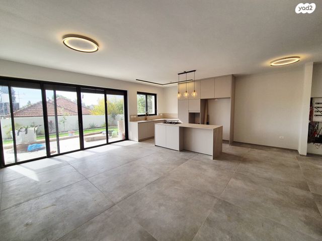 דו משפחתי, הוד השרון