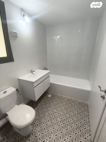 דירה, לאה גולדברג, תלמי מנשה, באר יעקב