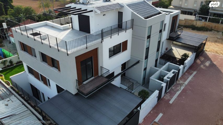 דו משפחתי, הוד השרון