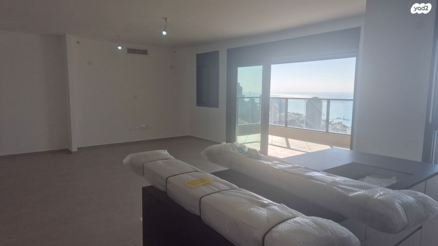 דירה, אמנון ליפקין שחק, נוף הטיילת, נתניה