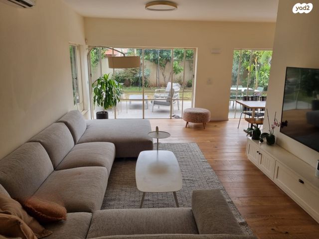 דו משפחתי, רמת השרון