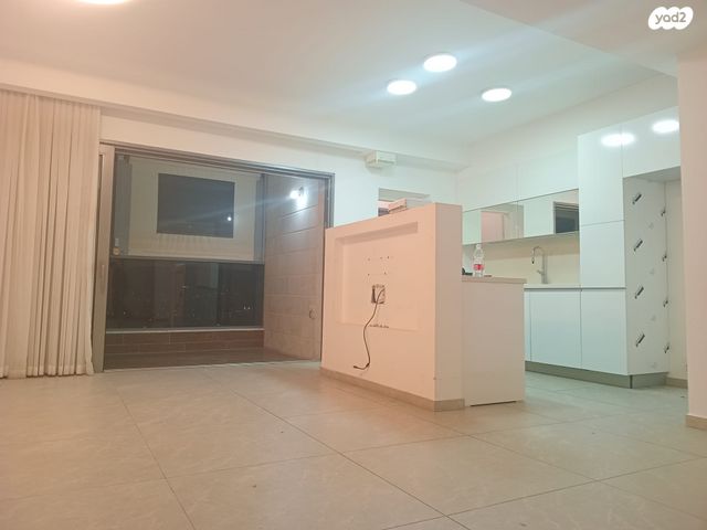 דירה, יצחק שדה, דרום מערב ותיק, בת ים