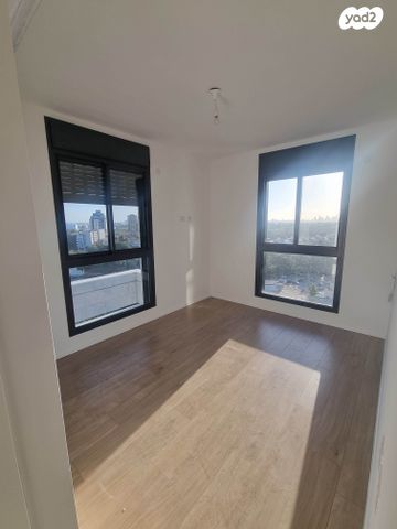 דירה, יונה וולך 7, גרין פארק החדשה, הוד השרון