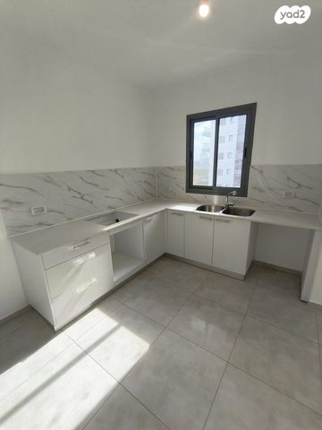 דירה, לאה גולדברג, תלמי מנשה, באר יעקב