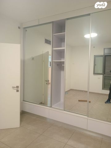 דירה, יצחק שדה, דרום מערב ותיק, בת ים