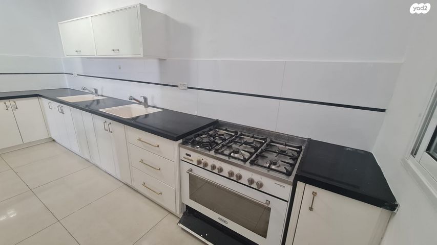 דירה, תרמ"ב, אברמוביץ', ראשון לציון