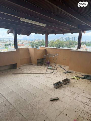 גג/ פנטהאוז, שדרות הרברט ליהמן, קרית ים ב', קרית ים