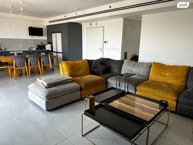 דירה, שמשון זליג, האירוס, ראשון לציון