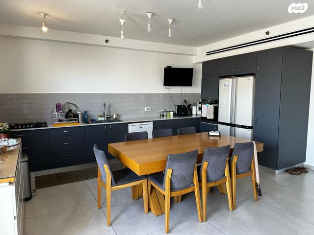 דירה, שמשון זליג, האירוס, ראשון לציון