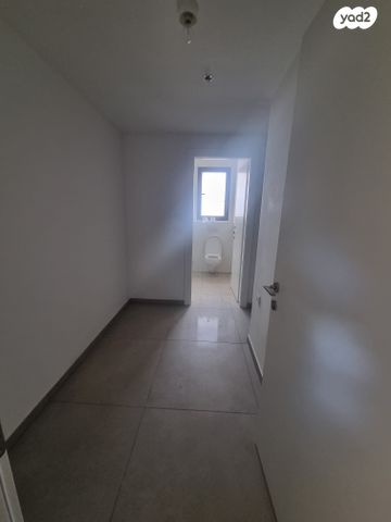 דירה, יונה וולך 7, גרין פארק החדשה, הוד השרון