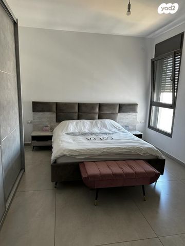 דירה, שמשון זליג, האירוס, ראשון לציון