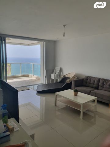 גג/ פנטהאוז, דוד המלך 8, צפון מערב מרכז העיר, נתניה