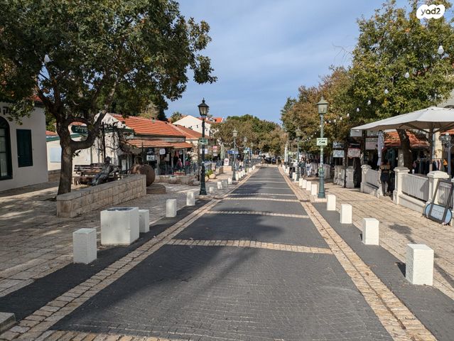 חנויות/ שטח מסחרי