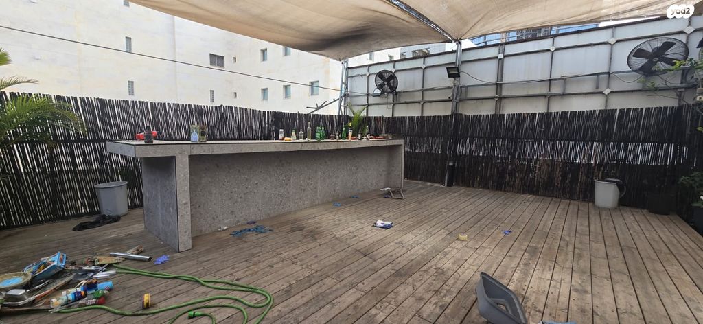 בניין משרדים, יגאל אלון, ביצרון ורמת ישראל, תל אביב יפו