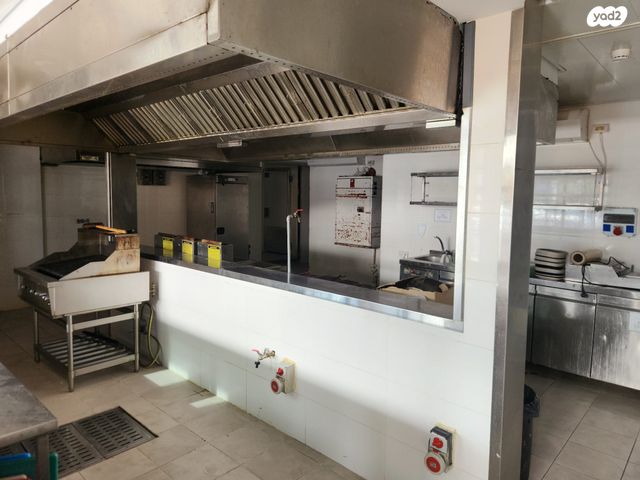 חנויות/ שטח מסחרי, המלך חסן השני, אזור תעשיה עקרון 2000, קרית עקרון