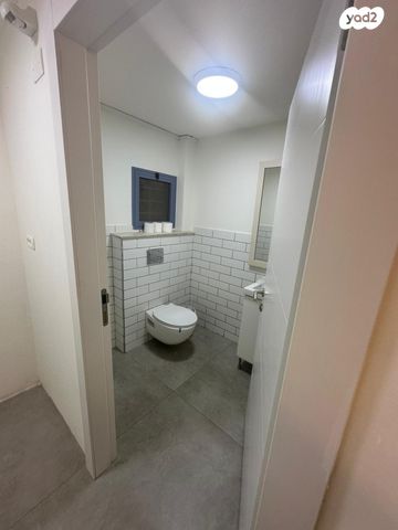 בניין משרדים, הנביאים 8, חיפה