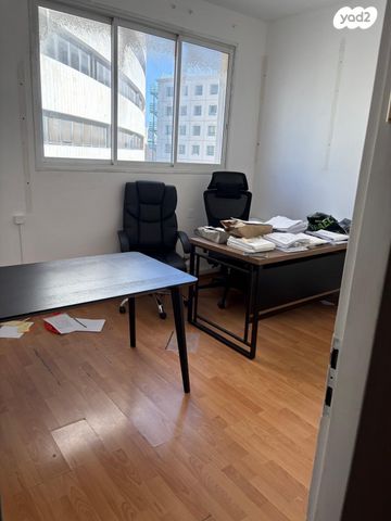 משרדים, יגיע כפיים, מונטיפיורי, הרכבת, תל אביב יפו