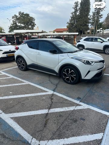 מודעת רכב טויוטה C-HR