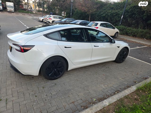 מודעת רכב טסלה מודל 3