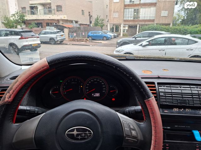 סובארו B4/לגאסי